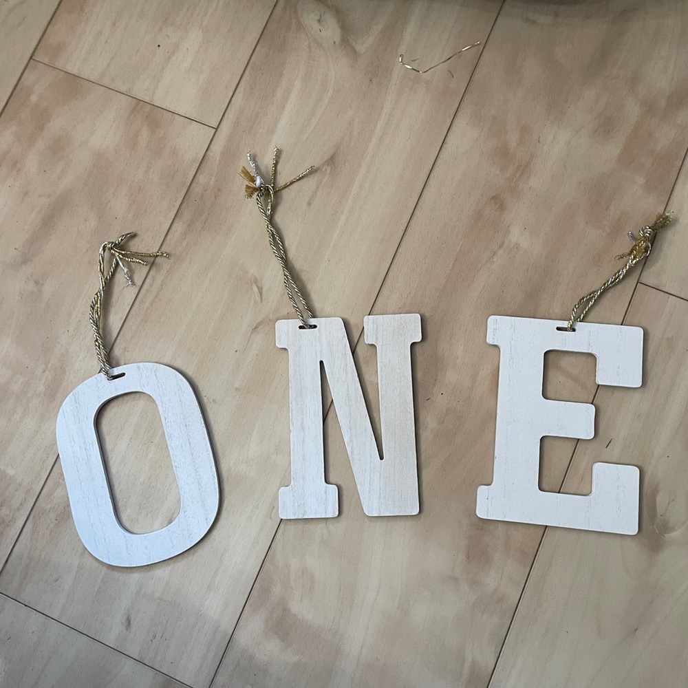 One wooden ornaments